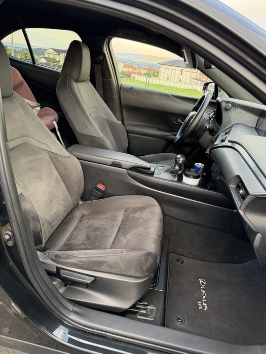 LEXUS UX 2020 — imagine 3