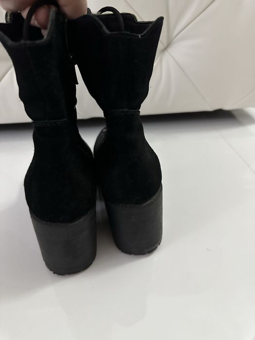 Cizme din piele intoarsa marimea 38