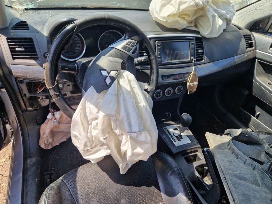 Dezmembrez mitsubishi lancer