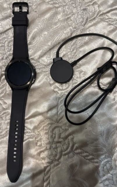 Смарт часы продается срочно 140000