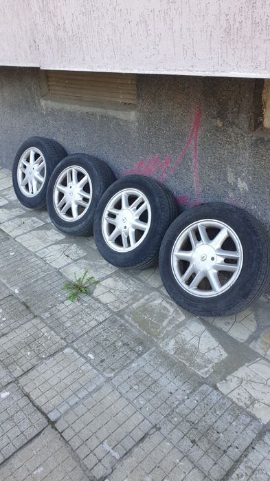 Алуминиеви джанти с летни гуми