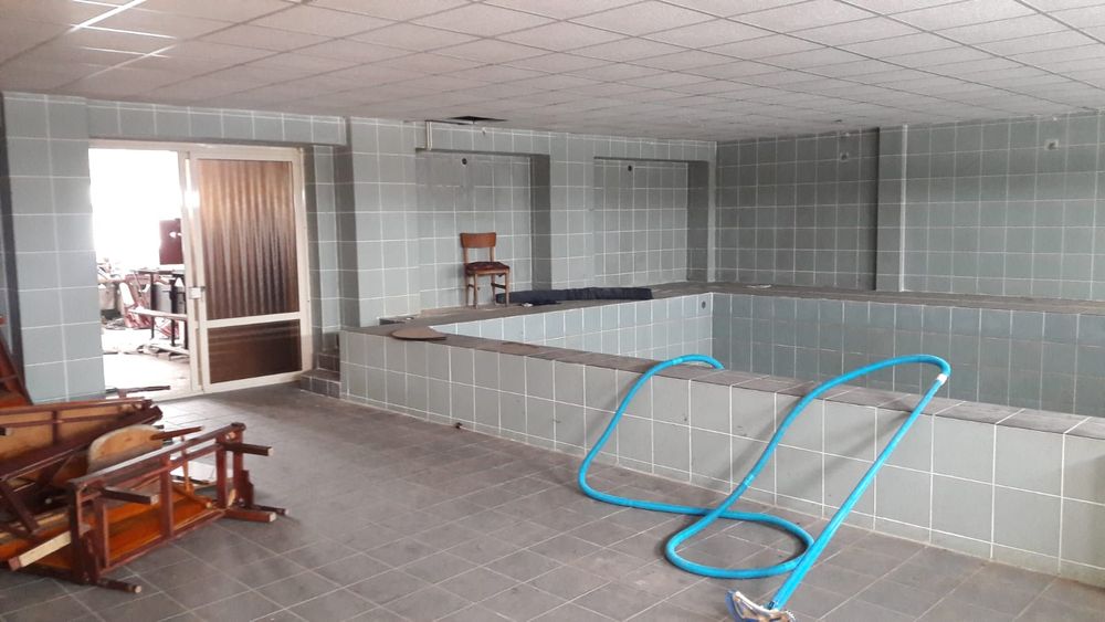 Vand imobil rezidențial suprafata  construita 2450 m piscina interioar