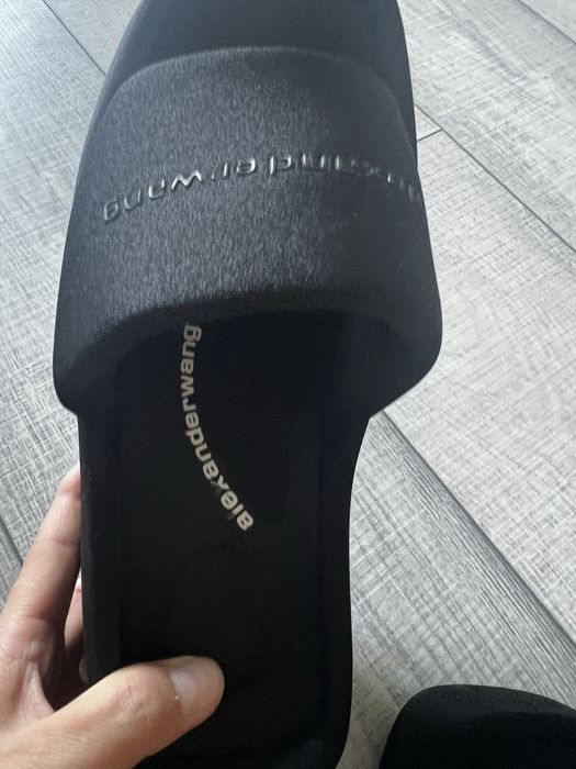 Продам обувь шлепки