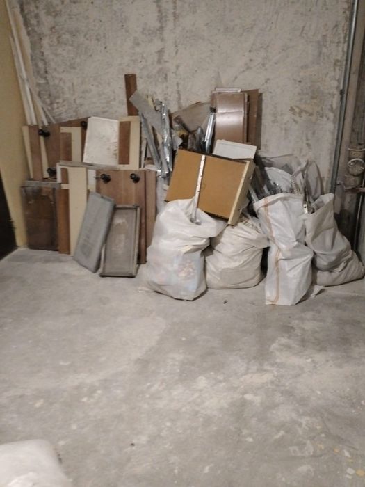 Transport moloz Bucuresti-ridicare saci, evacuare resturi construcții