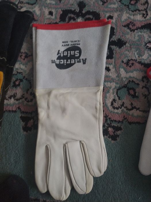 Перчатки коженные