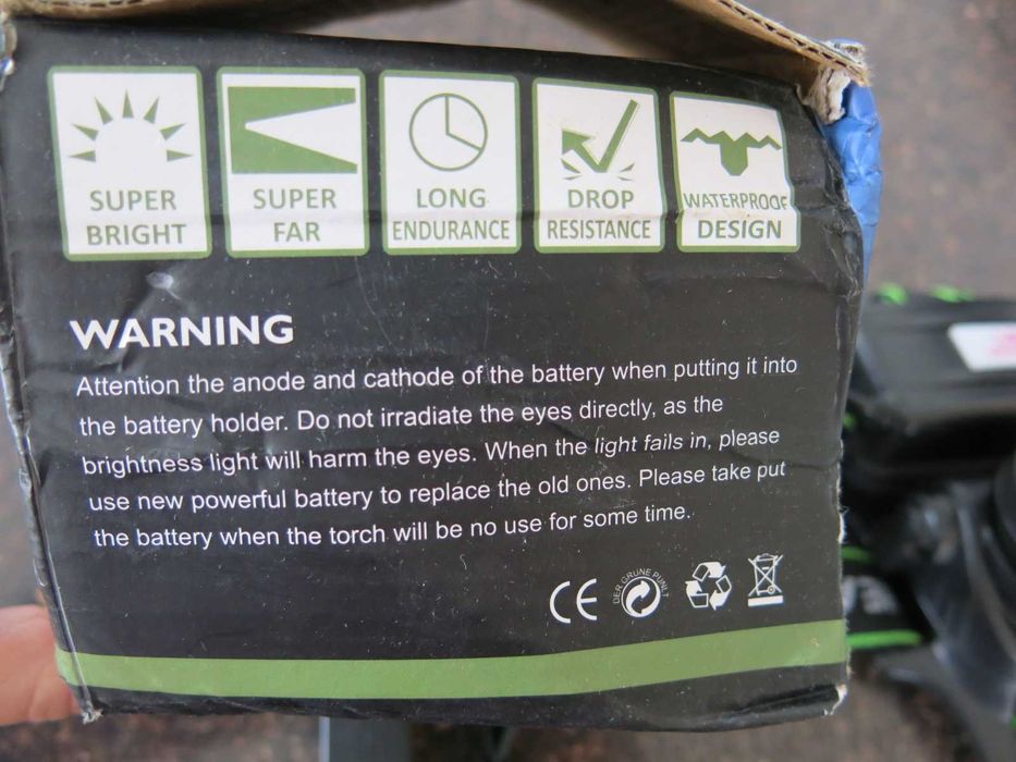 LED челник със зарядно за кола