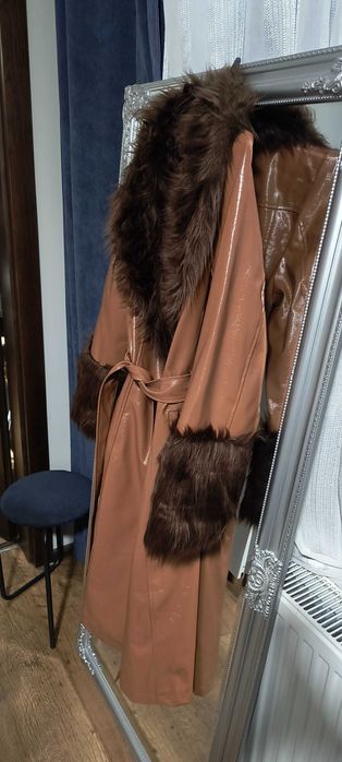 Тренч Изкуствен кожа с пух, размер М, 20 евро