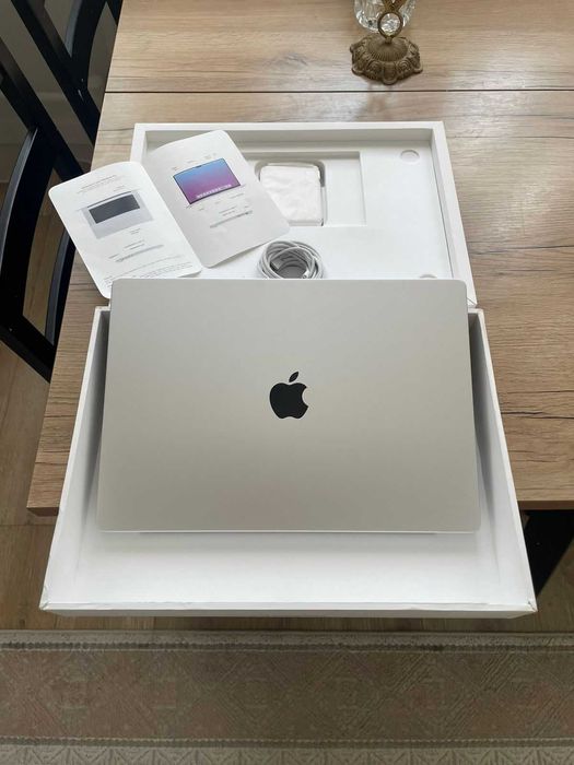 16-inch MacBool Pro M4 Max Chip 36GB memory 1Tb storage