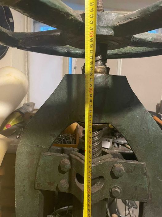 Винтова преса ръчна