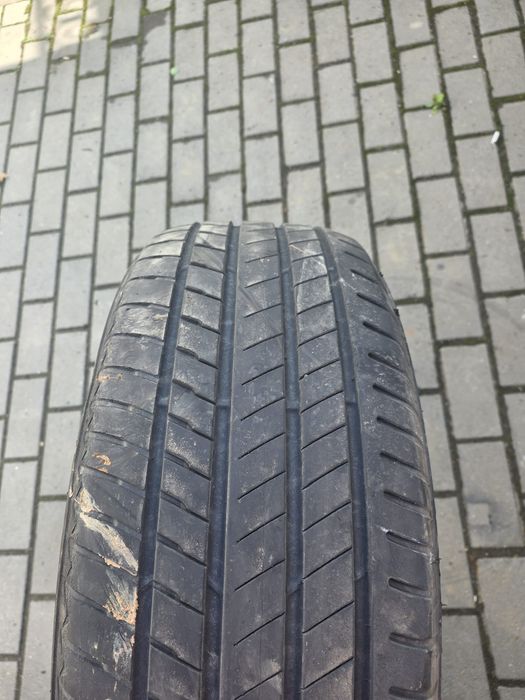 Bridgestone 245/50/19 vara