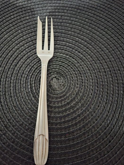 Furculița de argint pentru desert marcata