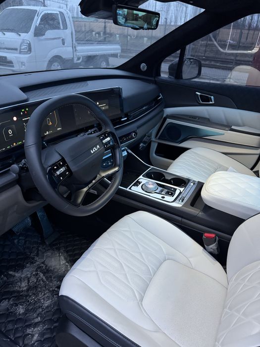 Kia Carnival Hi Limousine 2025 Hybrid