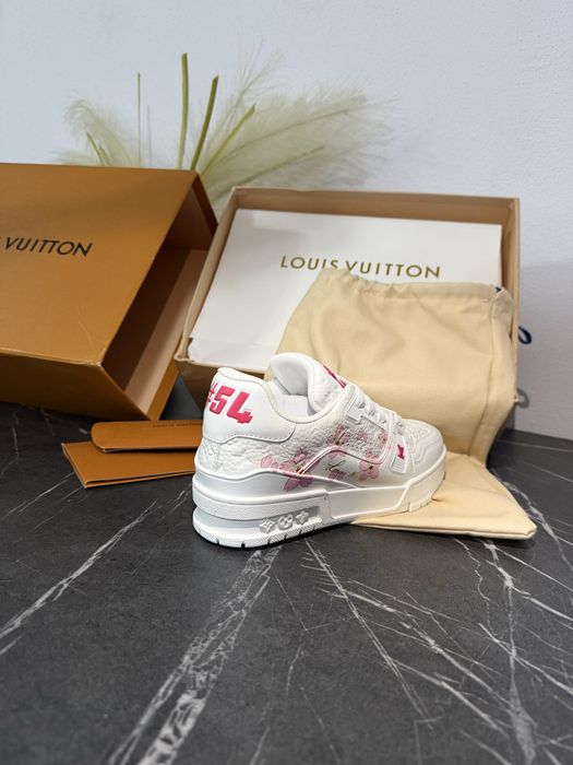 Adidasi Louis Vuitton