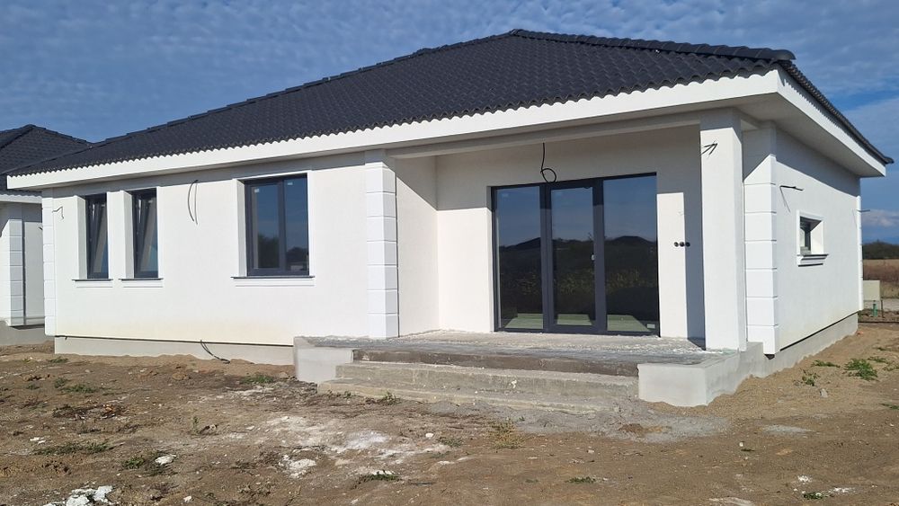 CASĂ NOUĂ MODERNĂ, PARTER, 3 Dormitoare,  453 MP Teren, zona drumul  ODOREULUI