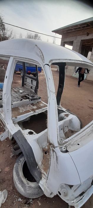 Damas Rama  2021 orqa kapoti xam bor