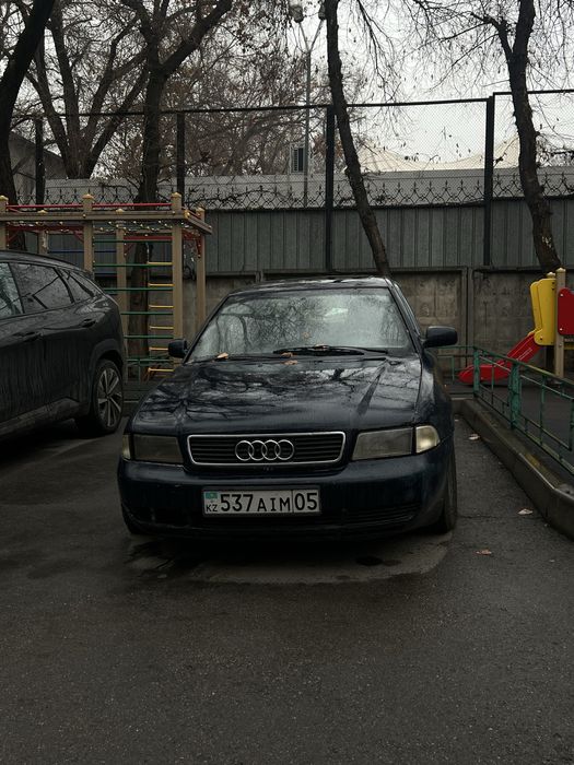 Машина Audi A4 1995