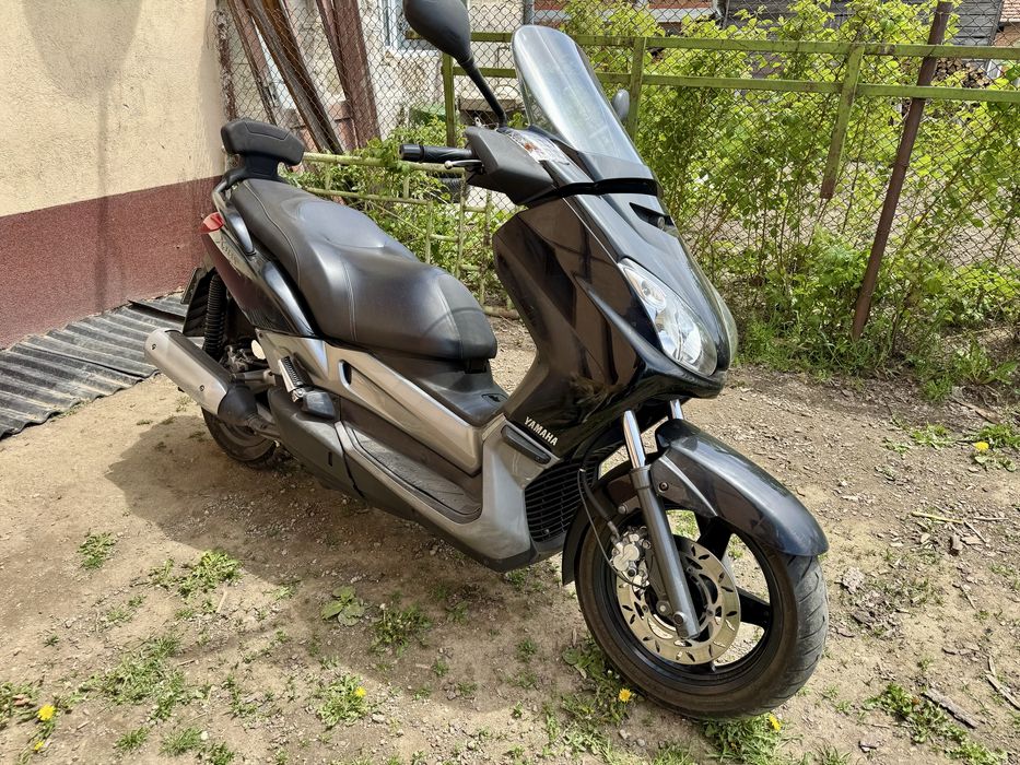 Yamaha x-max 250