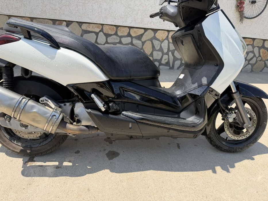 Продавам ЯМАХА Х-МАХ 125 2009г Всичко по мотора е прегледано нова боя