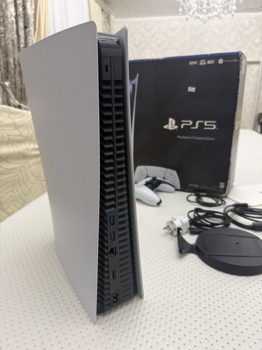 Продам Playstation 5 без дисковода с играми