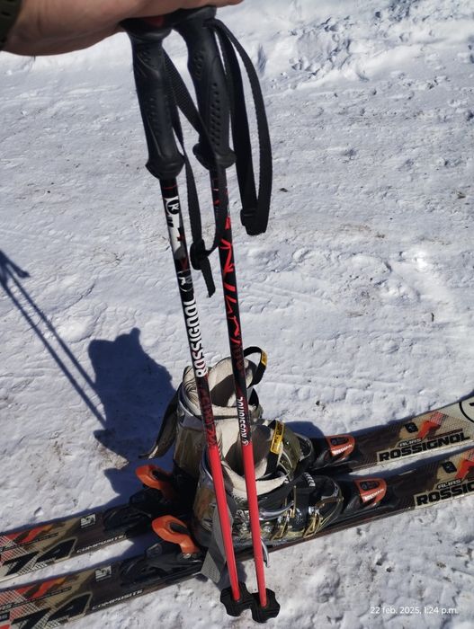 Vând schiuri și clapari