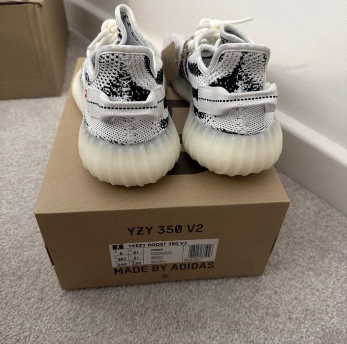 Yeezy 350 v2 Zebra , Alb/Negru, Marimi 41-42