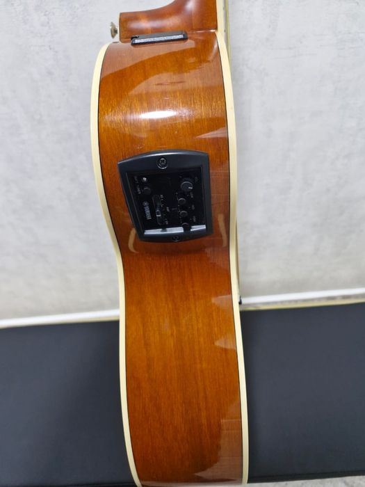 Продам Гитару профессиональная.