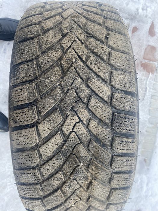 Комплект зимних шин