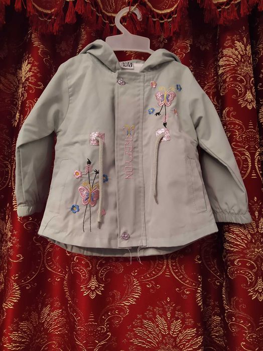 Продаётся курточка на девочку