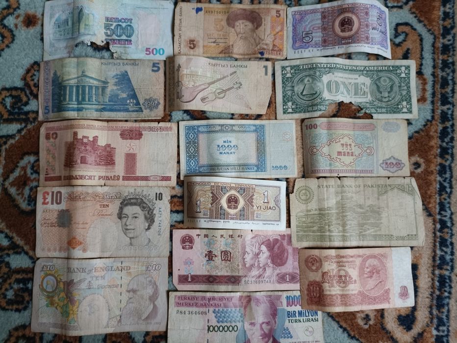 Продам коллекцию старых купюр денег