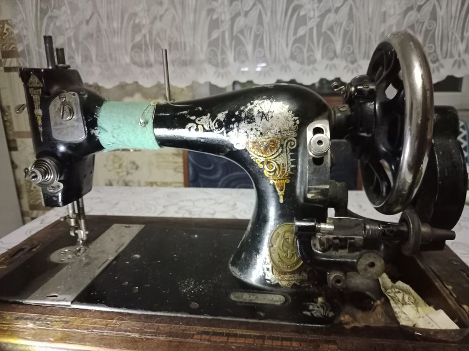 Продам швейную машинку