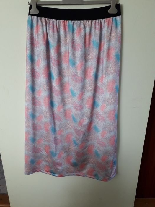 Fusta de vara cu floricele  .