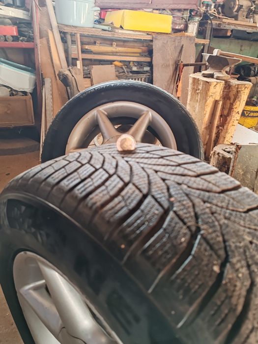 Продавам  4бр.алум.джанти с много добри зимни гуми  R16  5х114"3