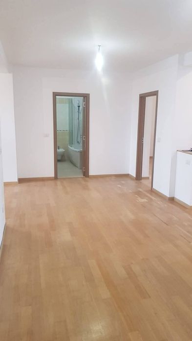 Vind sau închiriez apartament Decomandat, Mansardă .,Lift.Tel 0764749538.
