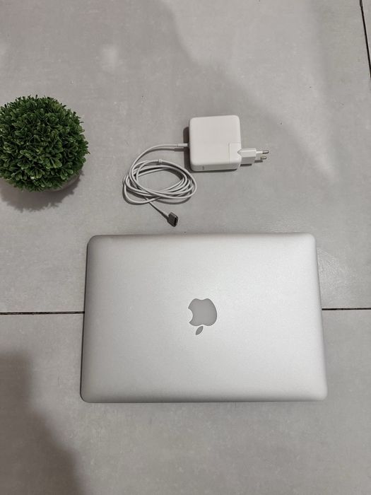 Macbook Pro 13” Full box, i5(2,7), 8Gb , 256Gb SSD, ca nou