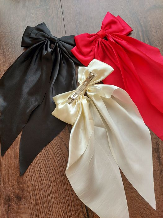 Щипка/шнола за коса в 3 цвята ( червено, черно, екрю )