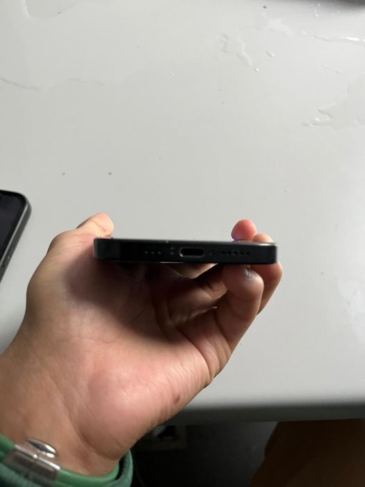 Продается айфон 15 про без царапин