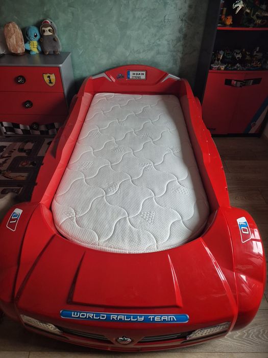 De vânzare pat formula 1. În preț este inclusa și salteaua.