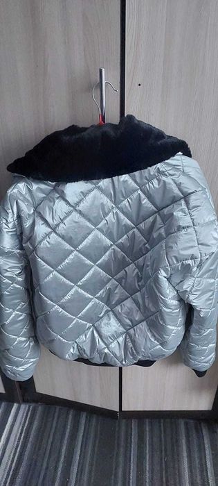 Продам куртку новую размер 48-50