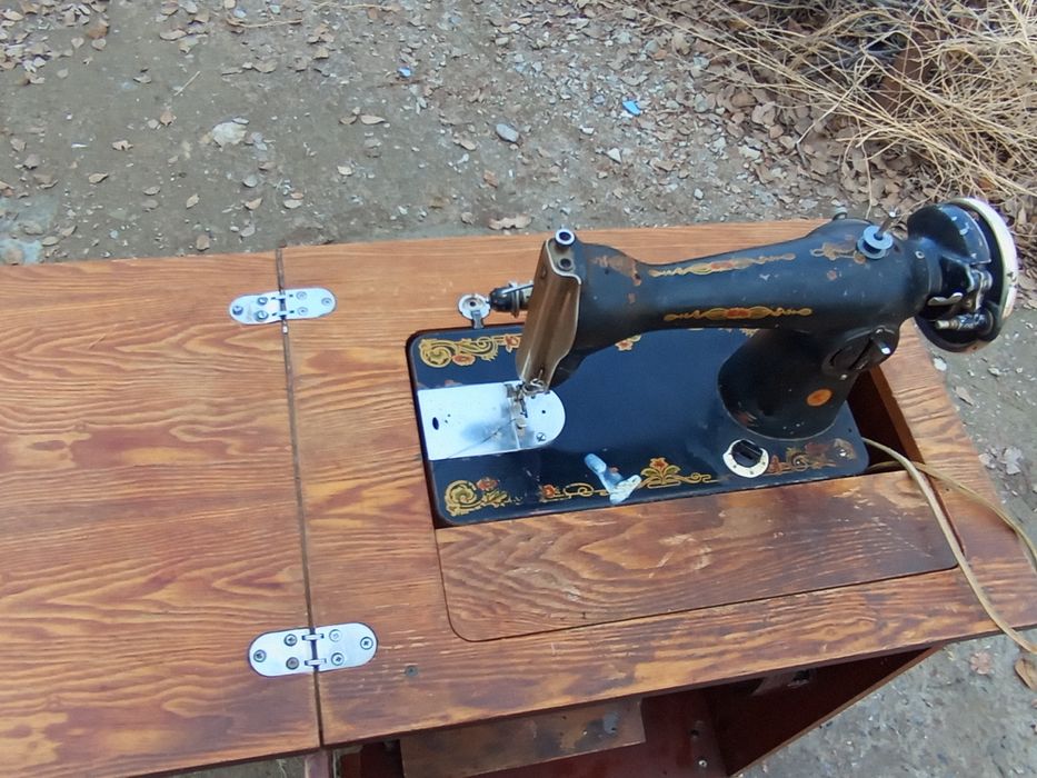 Tikuv mashinasi oyoqda ishlaydigan