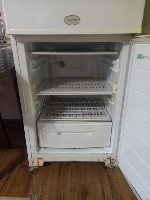 Аристон холодильник
