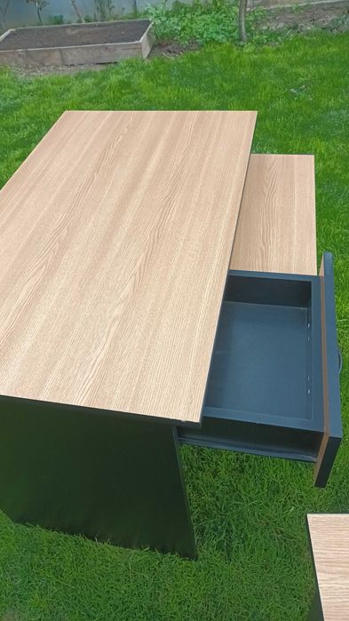 Birou 105×62, inaltime 80. Detin 2 bucati.