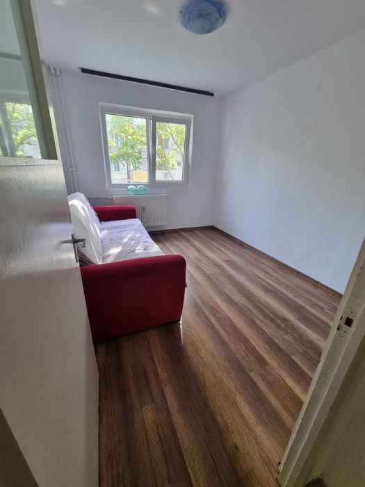 Apartament 2 camere nemobilat- de închiriat zona Malu Rosu