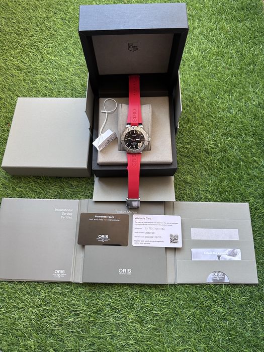 Мъжки часовник Oris Aquis date relief