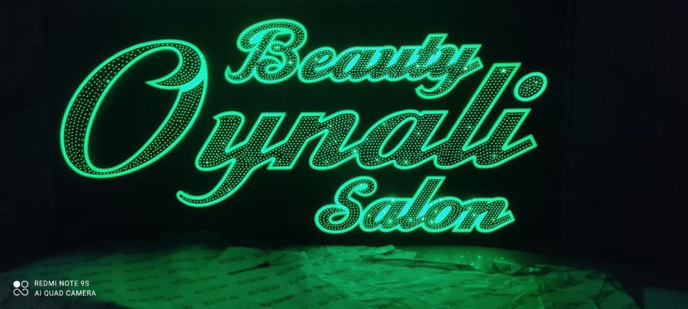 Tashqi reklama Yonadigan harf