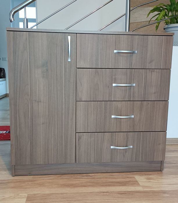 Vând comodă și birou