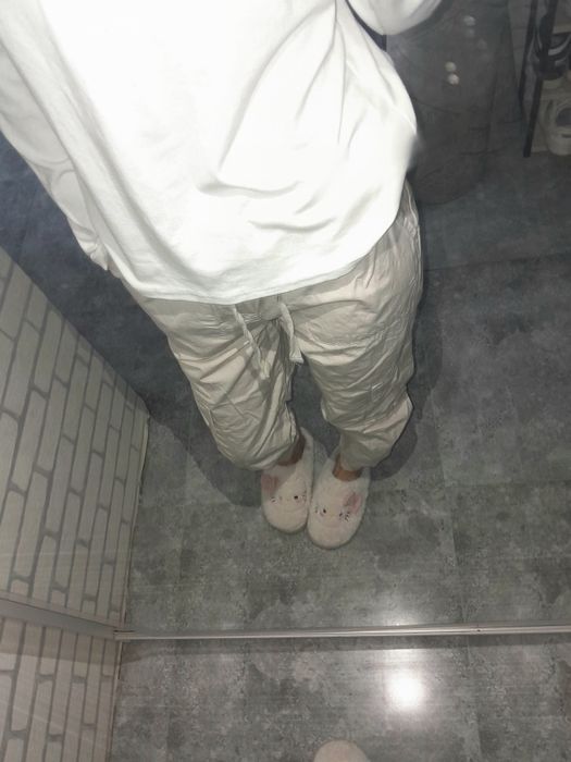 Бежевые брюки от LC WAIKIKI