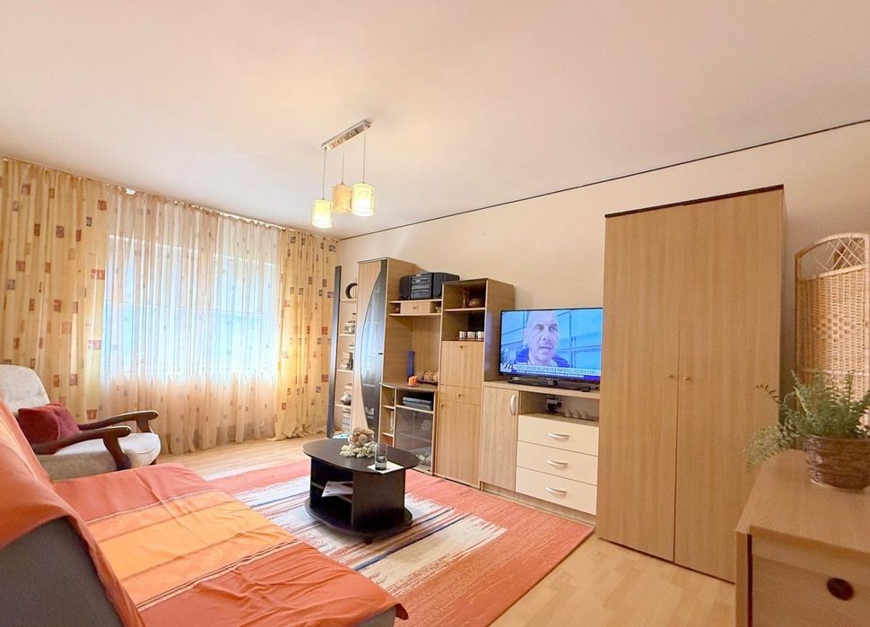Închiriez apartament 2 camere micro17 1500Ron