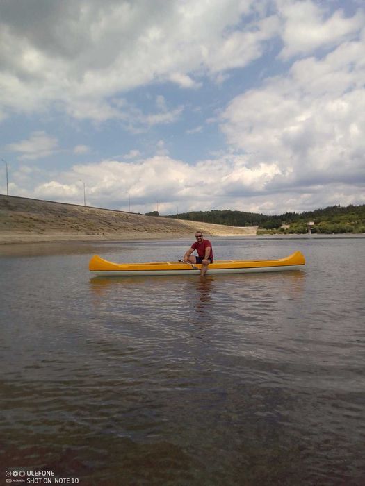 Продавам триместно кану каяк 5.25 м