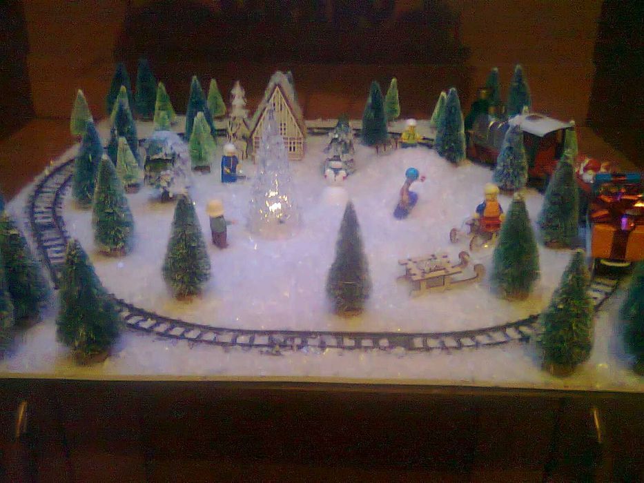 peisaj de iarna cu trenuletul lui Mos Craciun