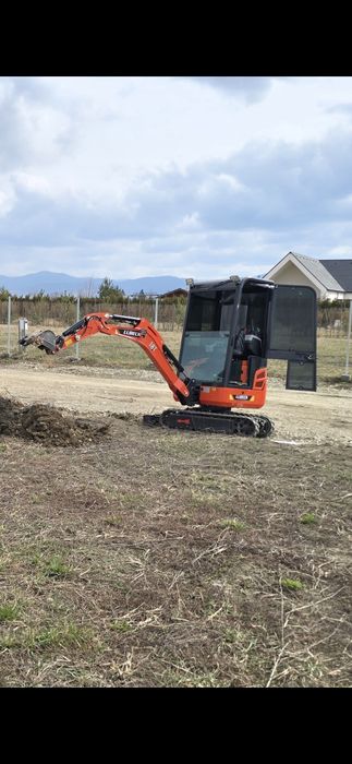 Miniexcavator  cu cabina